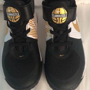 Nike Team Hustle Boys sneakers brand new